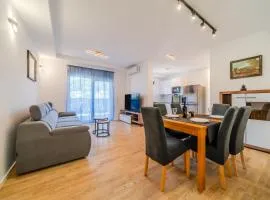 Modern Apartment With Balcony And Garage - Happy Rentals