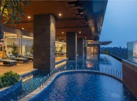 DoubleTree by Hilton Jakarta Bintaro Jaya, luksushotel i Serpong