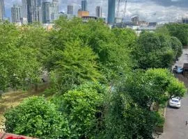 Charming and Cosy Canary Wharf Room with Stunning Views