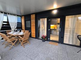 Luxury Ondina- Beachfront Retreat, hotel in Turanj