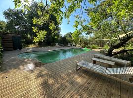 Bastide Grand-Pierre bas - Piscine écologique partagée - ouverte du 15 mai au 15 octobre, hotel v destinaci Viols en Laval