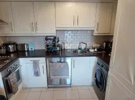 Spacious Riverside 1Bd in Bustling Village