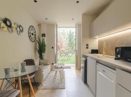 Joli duplex avec jardin, 2 personnes, Écully, viešbutis mieste Ekiuli