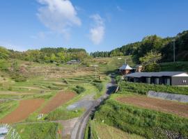 THE TANADA SAUNA サウナ 露天風呂 棚田一望 Refaシャワードライヤー 食事追加可, hotel s jacuzzi v destinaci Sakai