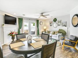 6 Mi to Dtwn Dog-Friendly Clarksville Home!, ξενοδοχείο σε Κλάρκσβιλ