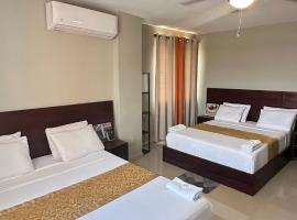 Flaming houseand hotel, hotel v Les Cayes