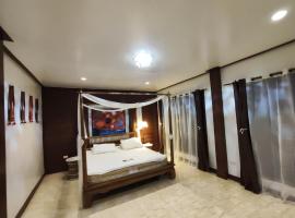 Banhom Pool villa บ้านหอมพูลวิลล่า, vila v destinaci Ban Tha Ton Thong