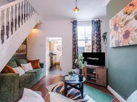 NEW! Stunning 2-Bed City-Centre Home in Chester by 53 Degrees Property - Ideal for Couples & Groups - Sleeps 6!