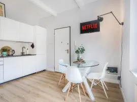 ViaEmilia 2 min dal centro, 4 Persone, WIFI, Aria condizionata