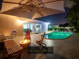 Striking Urban Villa Backyard BBQ Fire Pit Pool