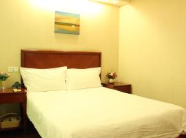 GreenTree Inn Hebei Xingtai Railway Station Business Hotel, hotel with parking in Xingtai