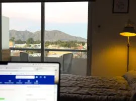 Un Departamento Cómodo con Vistas Increíbles a las Sierras