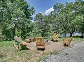 Table Rock Lake Apt with Community Dock and Fire Pits!