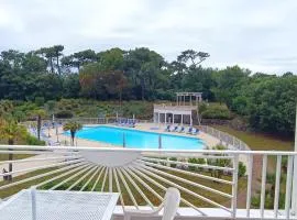 Appartement avec parking prive et piscine commune