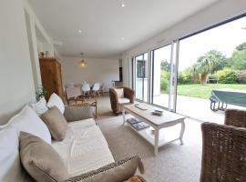 PHARE DE LUMI&Egrave;RE DE ST-LUNAIRE spacieux, &agrave; 5 min de la plage, golfhotel i Saint-Lunaire