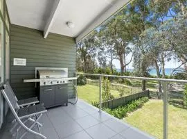 Sabia Beach House 2.0 - Beachfront - Sleeps 6