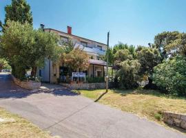 Apartments and rooms with parking space Banjol, Rab - 23468, Privatzimmer in Rab