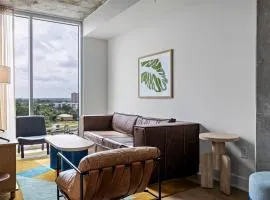 Modern 1BR Condo on Rainey St - Pool & Views