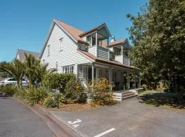 Capital Cottage 2-4 Bedroom- Russell Cottages Collection