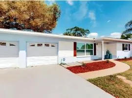 Spacious Clearwater Vacation House Pet Friendly Fire Pit Close to Beaches Parks Spa Ballparks Ruth Eckerd Hall