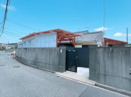 淡路島一望 海まで1分 本格檜サウナのある古民家 10人まで定額料金、明石市のホテル