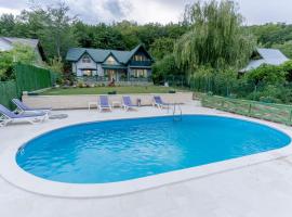 Casa Senik Monteoru Piscina ,Jacuzzi Sauna, Ciubar, vila v destinaci Merei