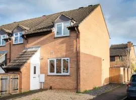 Modern 2 Bed House Close To Village Centre