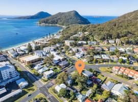 Pet friendly La Costa, 2-1a Messines St - air con and Wi-Fi, hotel v destinaci Shoal Bay