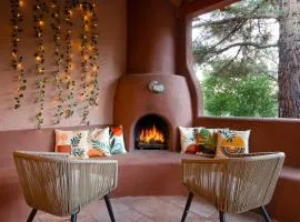 Enchanted Adobe Hideaway Whot Tub & Giant Chess