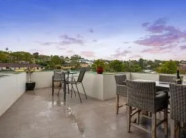 Dee Why Sky High - A Radiant Coastal Couples' Refuge