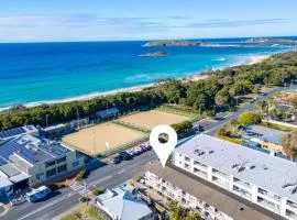 Ocean Echoes Coffs Harbour- Short walk to the beach, Cafes and clubs!