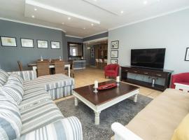 Endless Summer Coastal Condo, khách sạn ở Summerstrand