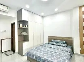 Cozy Room with Balcony Central 10mins to Airport Maihouse