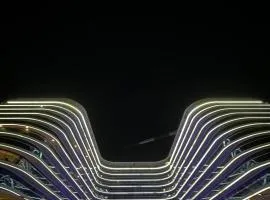 Studio White Titanic Luxury Mamaia