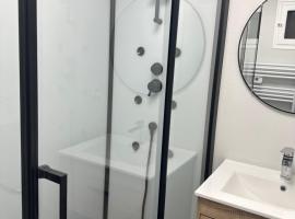 Maison EZA, hotel in Saint-Yrieix-sur-Charente