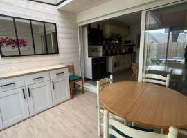 Appartement rez de jardin, hotel in Carnac