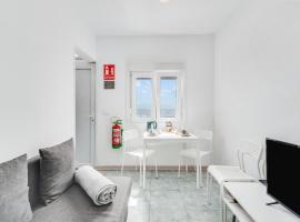 Home2Book Stunning BeachFront Apt, Pozo Izquierdo, hotel v destinaci Pozo Izquierdo