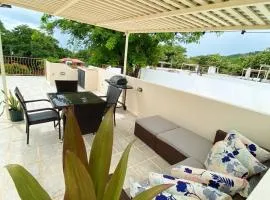 Charming Condo With A Rooftop, Across Beach