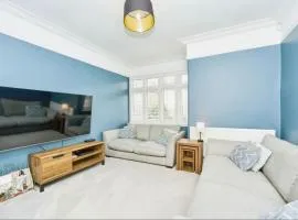 Stylish London 4 bedroom family home in Zone 6