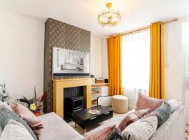 Bentley Bridge Wolverhampton 3 Bedrooms Entire House - Perfect for short or Long stay, hotel v destinaci Wednesfield