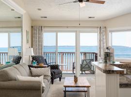 Surreal Views #328 Beach Pool AC Hot Tub, hotel in Traverse City