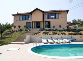 La Villa Casa, hotel v destinaci Velika Plana