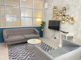 Izz Homestay 6Pax 3R2B Puncak Alam, βίλα σε Bandar Puncak Alam