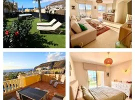 Sea view duplex private jacuzzi, garden, terras and shared pool