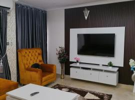 Cozy 3-Bedroom in Lekki Phase 1, hotel v destinaci Lekki