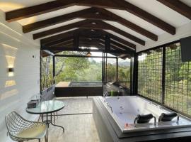 Cabañas Tahamí con jacuzzi cerca al Aeropuerto, hotel v destinaci Guarne