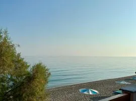 Betty's Beach House - by the Sea