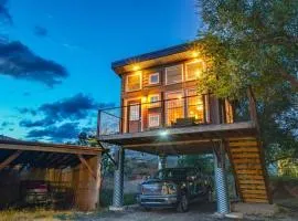 Red Rock Treehouse Unique in Old Colorado City