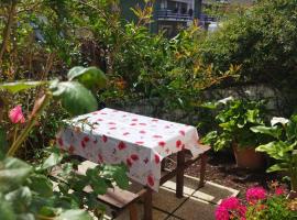 LA CASETTA DEI GRILLI - Accanto alle Terme di Venturina e 10" dal mare, hotel i Venturina Terme