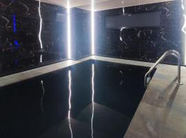 R luxury piscine et spa privatifs, hotel in Colmar